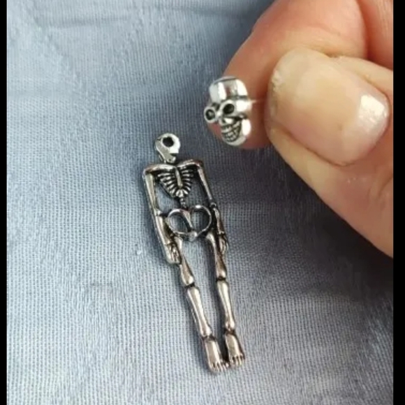 Skeleton earrings silver movable studs Halloween New 🎃 gift party - Picture 4 of 6